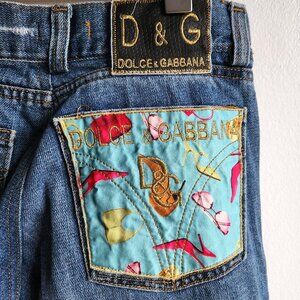 D&G Classic Blue Straight-Leg Distressed Jeans with Colorful Back Pocket – Sz 25